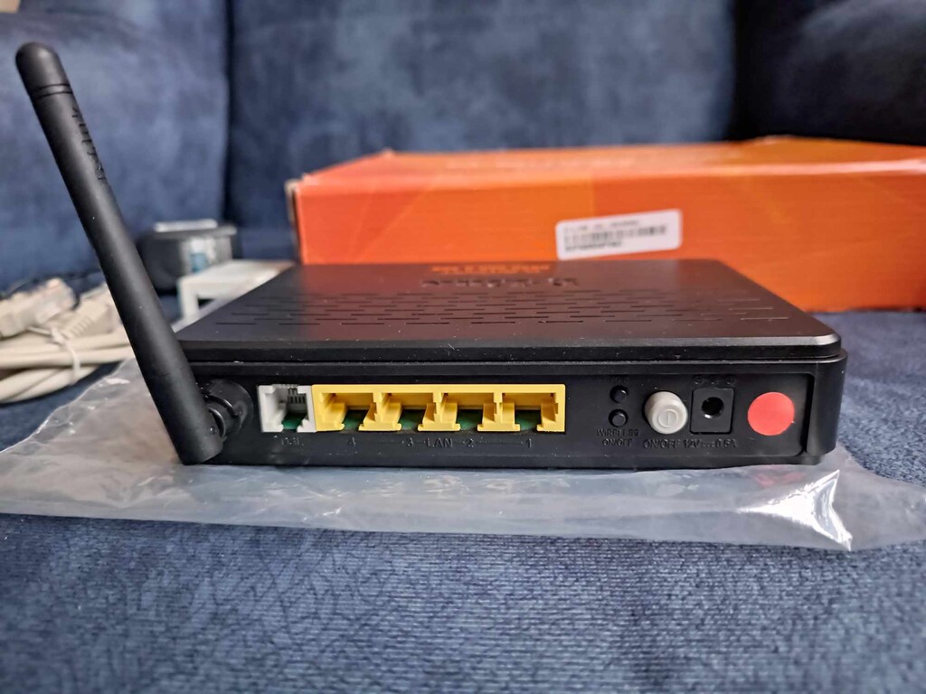 D-Link 54 Mbps ADSL Modem (DSL-2640U) - 6