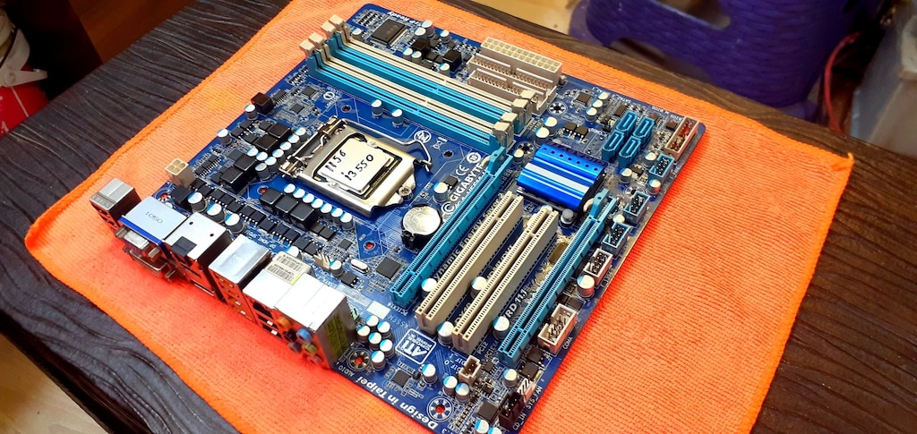 Gigabyte GA-H55M-UD2H LGA 1156 Pin NVMe M.2 SSD BIOS Destekli Anakart - 9