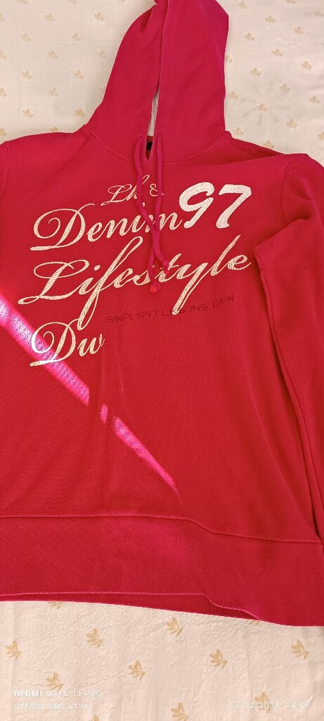 kapşonlu sweatshirt