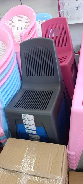 plastik sandalye
