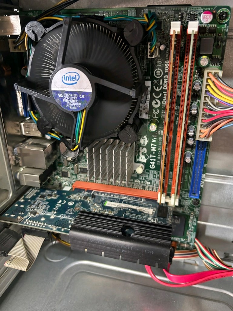 E5500, 1GB HD7350 SAPPHIRE EKRAN KART, 4GB RAM, 320GB HDD - 4