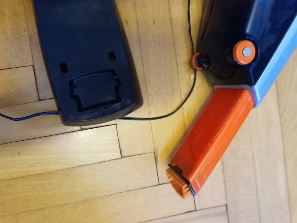 AKÜSÜ BİTMİŞ Electrolux Şarjlı Süpürge Electrolüx El Süpürgesi - 12
