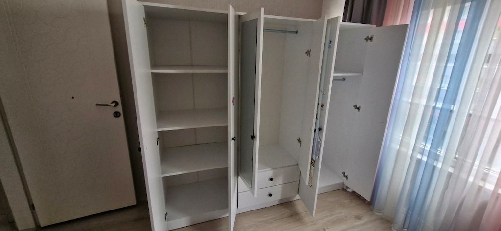4 kapaklı çekmeceli ve aynalı tertemiz kıyafet dolabı - 3