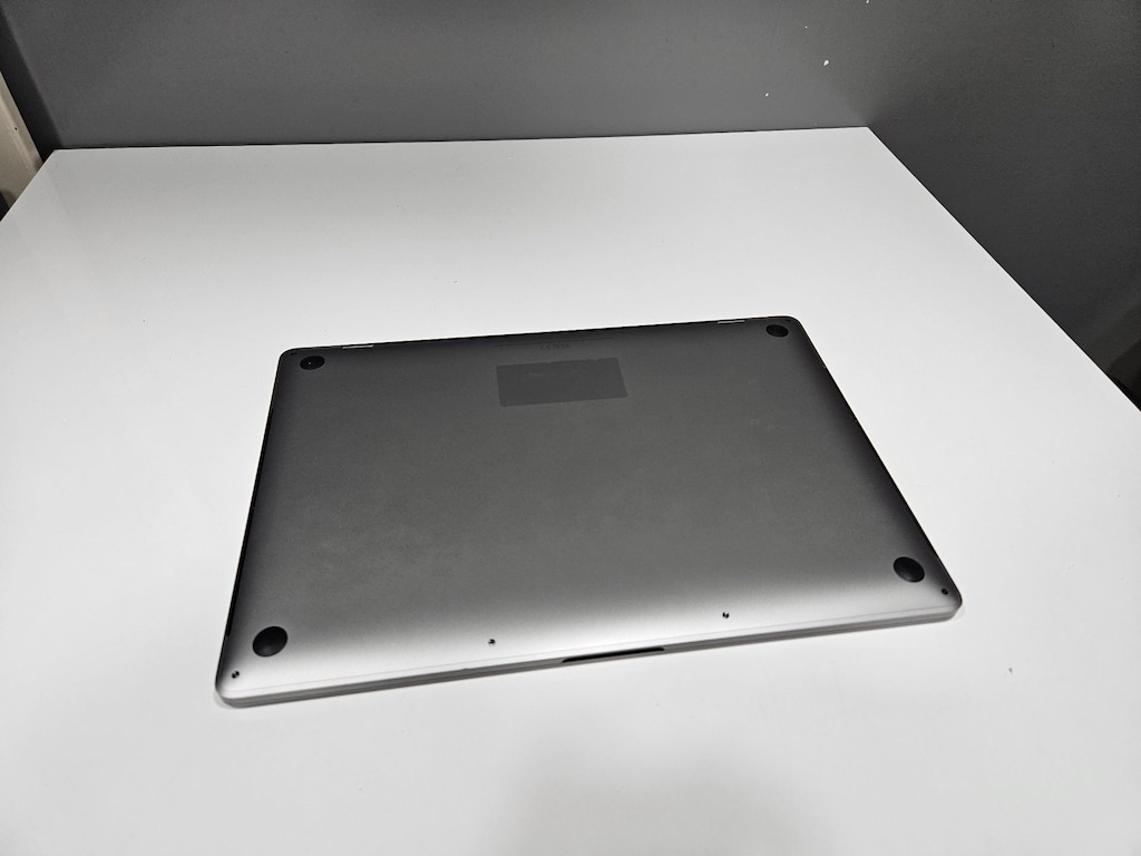 MACBOOK PRO +16 İNÇ+i7 +16 GB RAM+500 GB SSD+ PİL DEVRİ 260 - 7