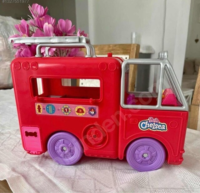 Orjinal Mattel Barbie Chelsea İtfaiye arabası