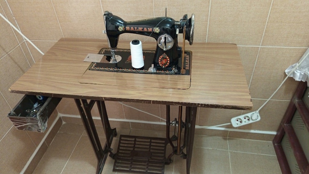Kara başladı dikiş makinesi - 2
