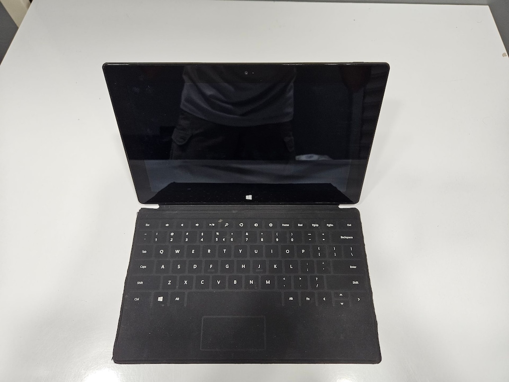 MİCROSOFT SURFACE + WİNDOWS RT+ DOKUNMATİK+ BATARYA SAĞLAM - 2