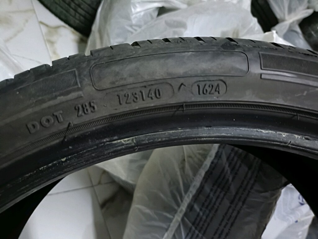 235/35/19 milestone 4 adet - 2