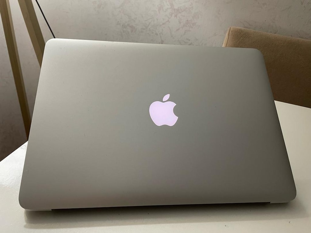 MacBook Air 13inc intel core i5 4Ram 256GB SSD - 9