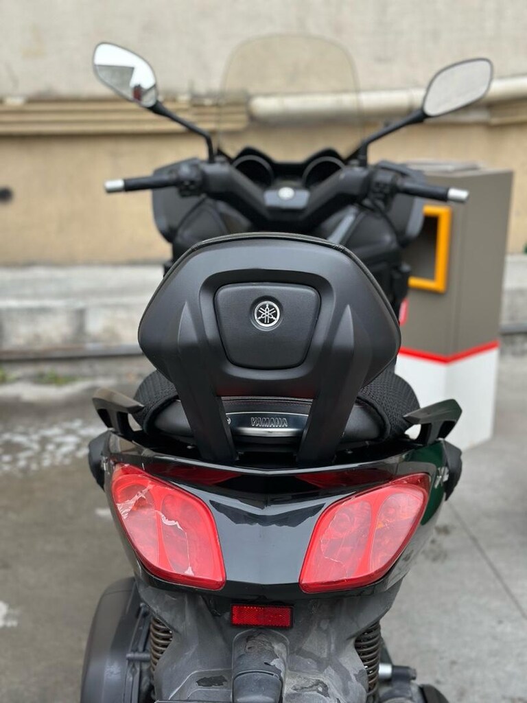 YAMAHA XMAX 250 - 11