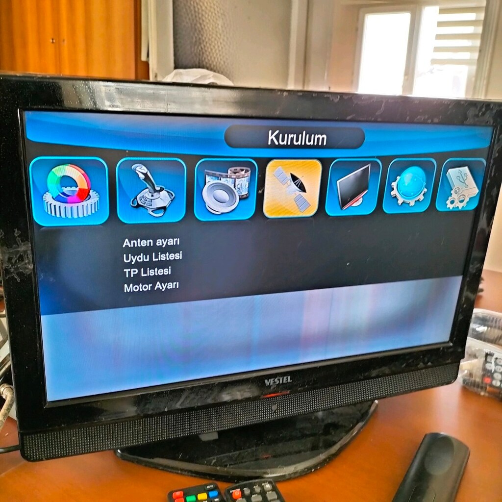 HD uydu alıcısı.Kendinden HDMI çıkışı kablosu var.Av çıkış var. - 2