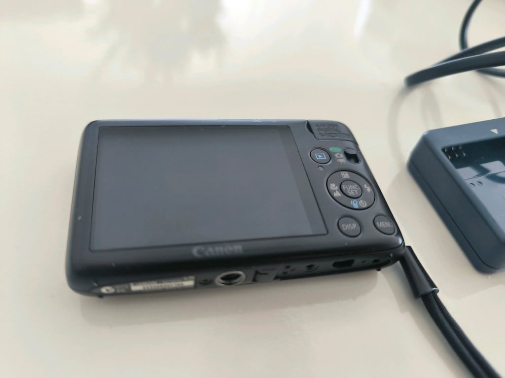 Canon IXUS 130 Dijital Fotoğraf Makinesi | Şarj Cihazı + 4 GB Hafıza K - 4
