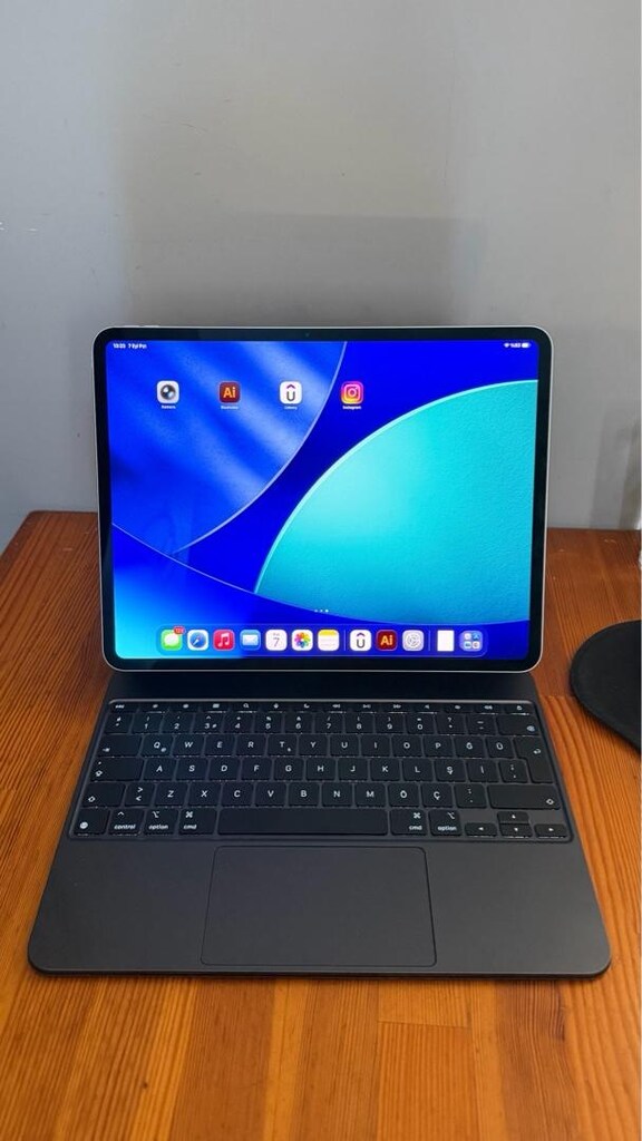 iPad Pro 13 inç M5 ( 256 GB ) , Apple klavye ve Apple Pencil pro - 4