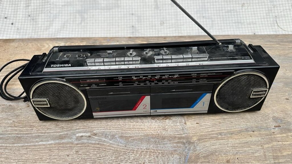 WINTAGE: TOSHIBA RT-8035 FM/SW/MW/LW stereo radio cassette recorder - 8