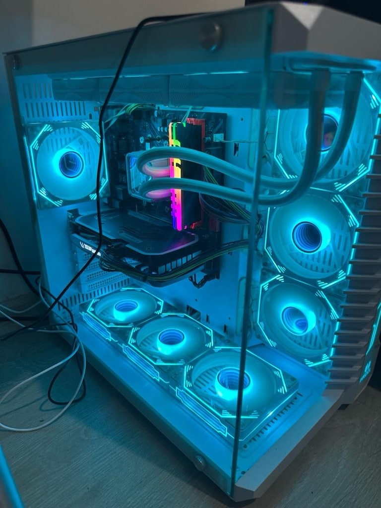 Ryzen 7 5700X | RTX 4060 8GB | 32GB RAM | 1TB SSD | Samsung Odyssey 24 - 3