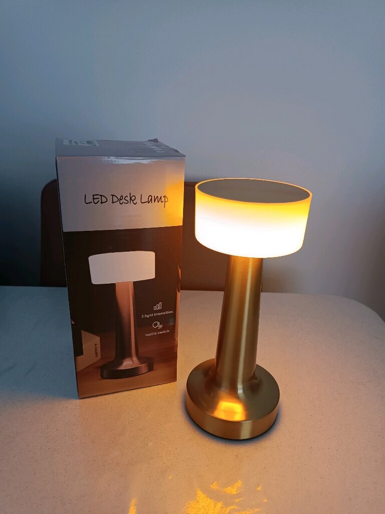 Modern Altın LED Masa Lambası - 2