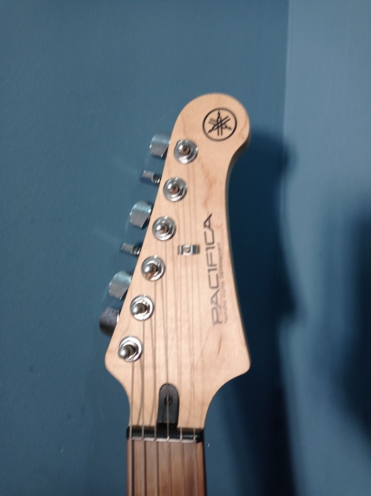 Sıfırdan Farksız Elektro Gitar Seti - Yamaha Pacifica & Blackstar V3 - 5