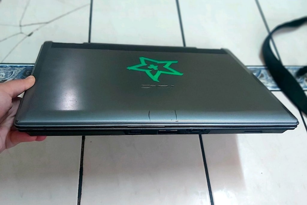 ASUS LEKTOP - 7
