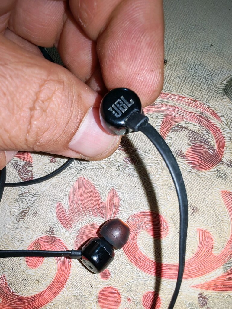 jbl kablolu kulaklık kablo giriş yerinde deformesi var çalışıyor - 3