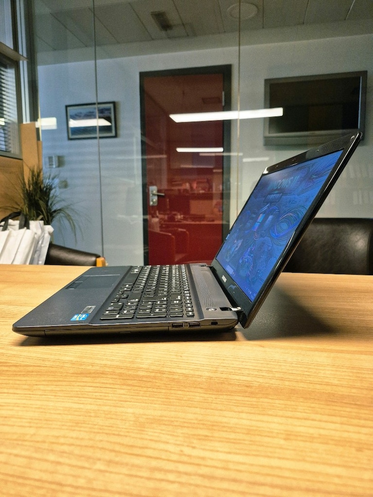 Laptop SAMSUNG i5 İşlemci 240GB SSD 8GB Ram Pili Sağlam - 4