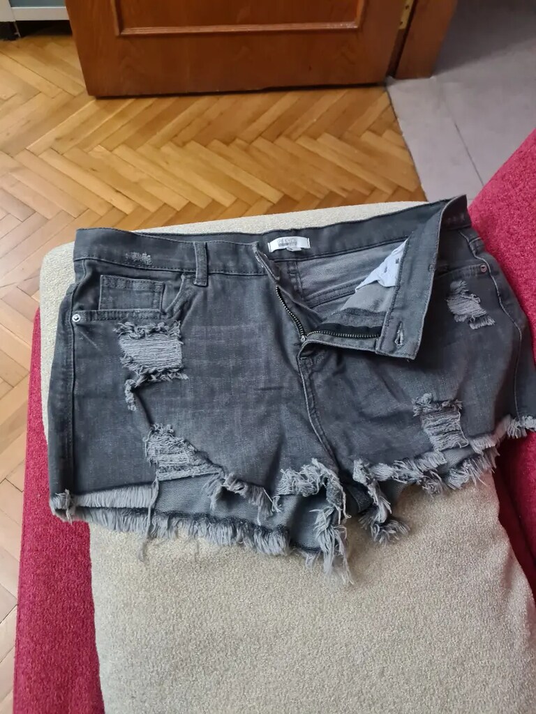 İpekyol ,yeni gibi ,şort