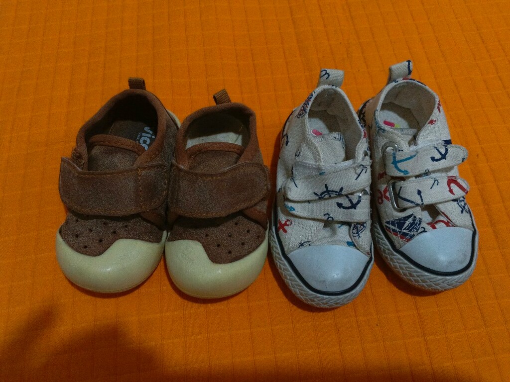 minik paşa ayaklarına 20 ve 21 numara convers ve süvet ayakkabı
