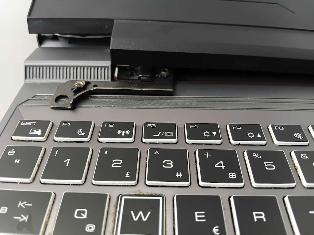 Excalibur G870 / RTX 4050 / i5 12450H / 16 GB DDR5 Ram - 3