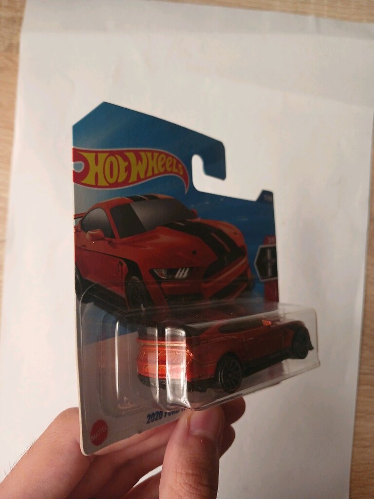 Hot Wheels Ford Mustang Shelby GT500 - 4