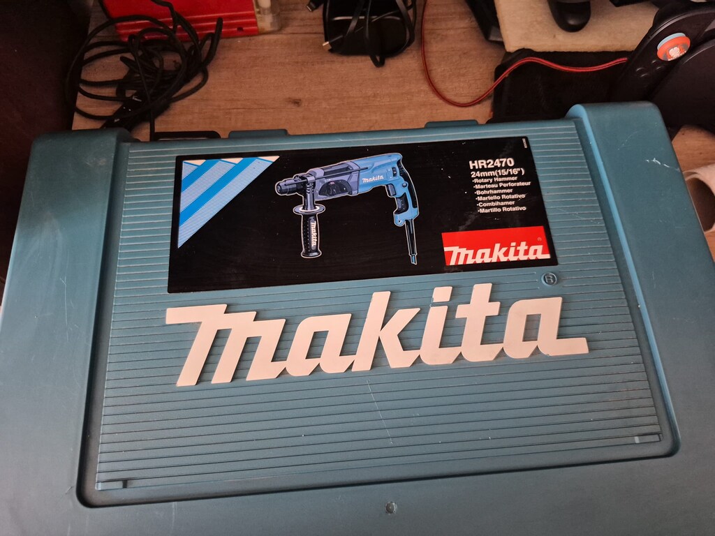 Makitta HR 2470 - 4