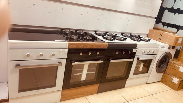 küçük ev aletleri ve ankastere setler bulunmaktadır