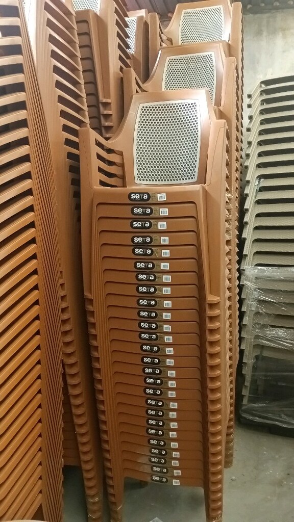 plastik sandalye