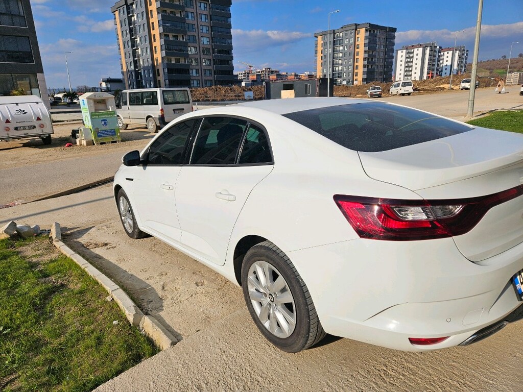 Temiz aile aracı. Düşük kilometre... - 4