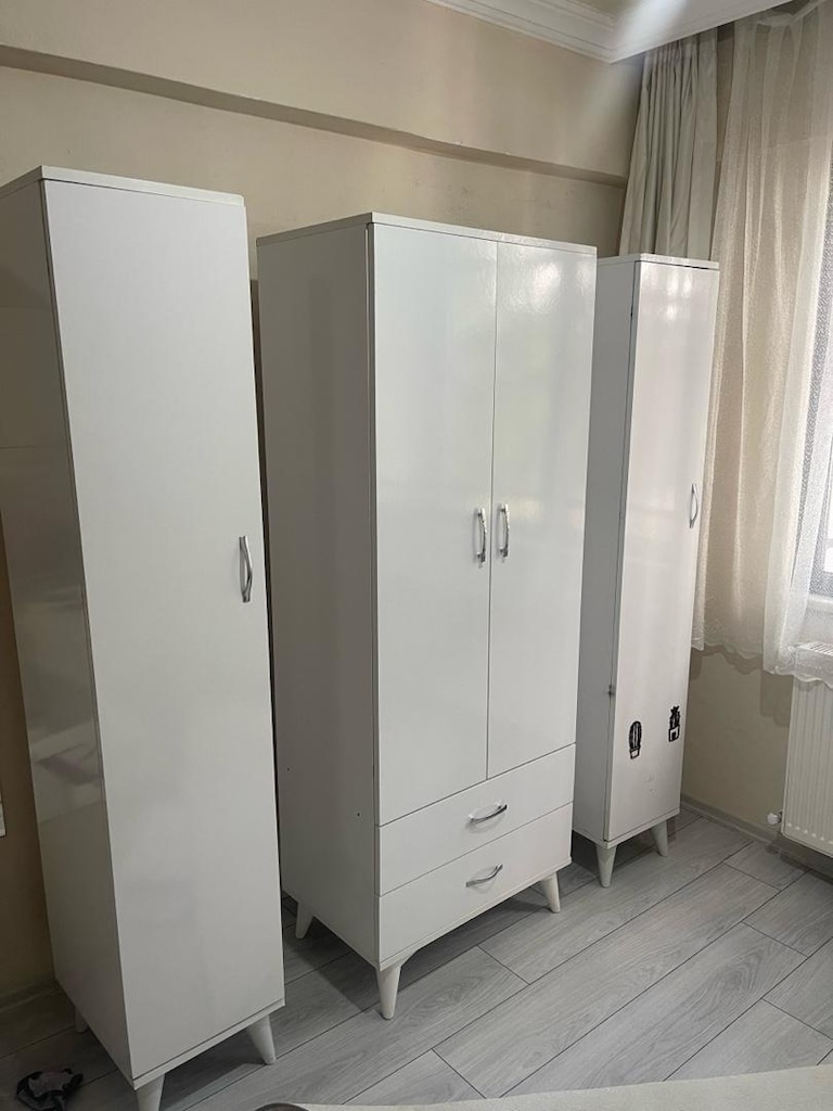 tertemiz yeni gibi hiçbir hasar almamış satılık dolaptır. - 2