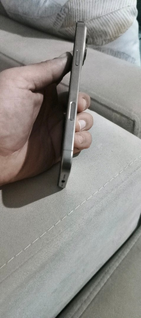 YD. iphone 16 pro max - 3