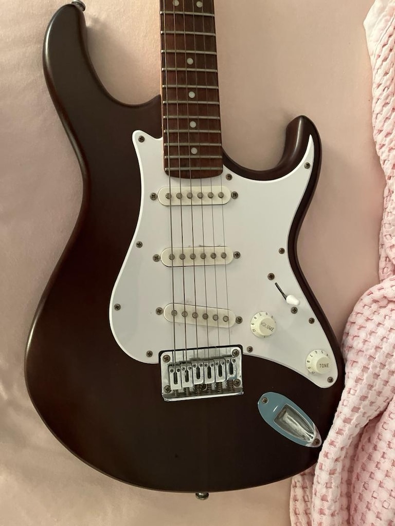 Cort G100 Elektro Gitar + Amfi – 8.000 TL - 3