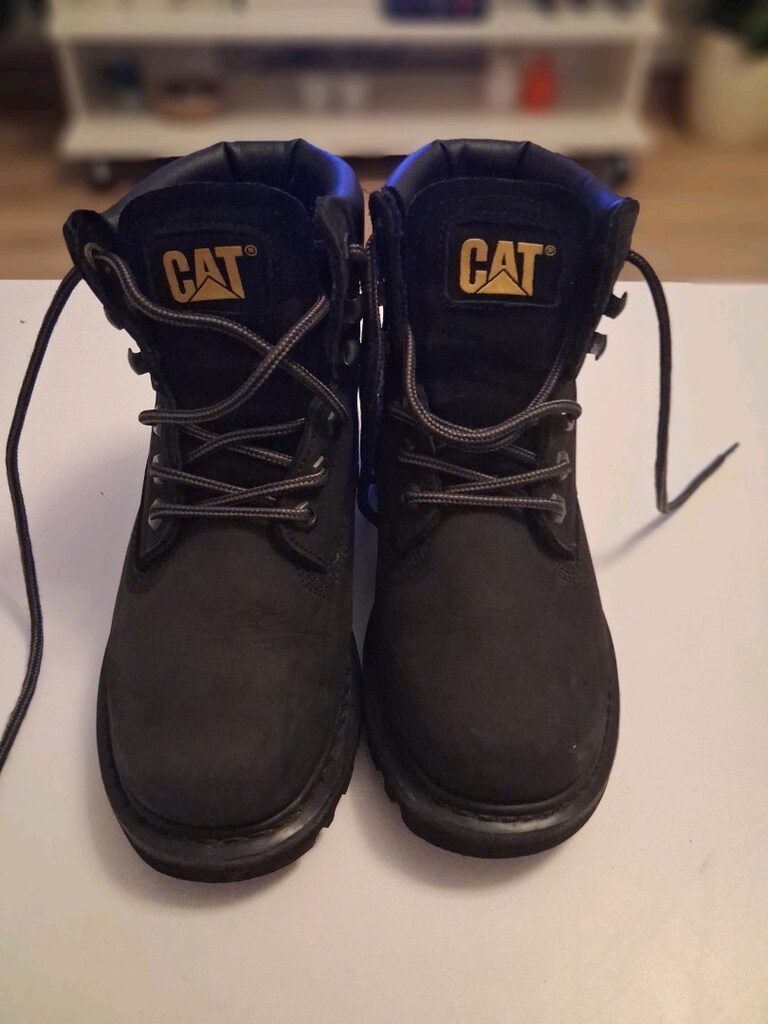 hiçbir sorunu yok 37 numara 2 kere giylimiş cat bot