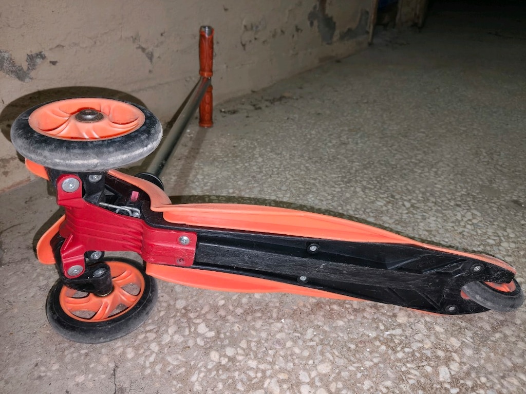 Herşeyiyle sağlam Scooter.Çocuk için uygun,arızasız haldedir - 3