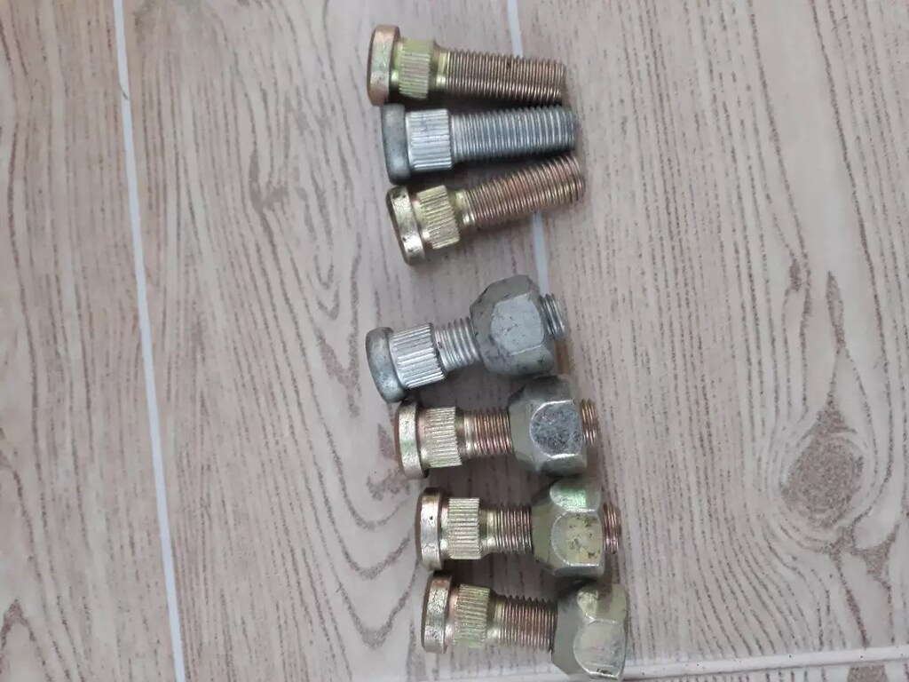 Bijon somunu ve civatası 92-98 toyota corolla - 4