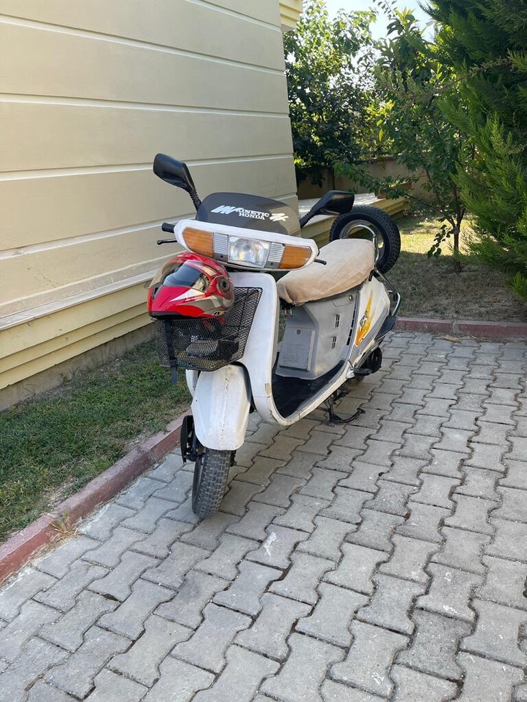 HONDA KİNETİC Kask hediye . Muayenesi 2025 Ağustos ayında yenilendi .
