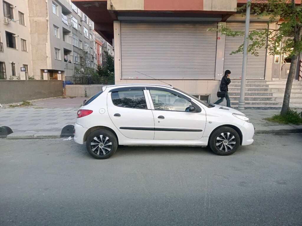 Peugeot 206+ 2011 model 274.000 km - 2