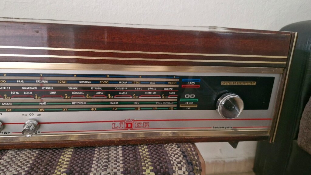 radio plak çalar tertemiz,antika!! - 4