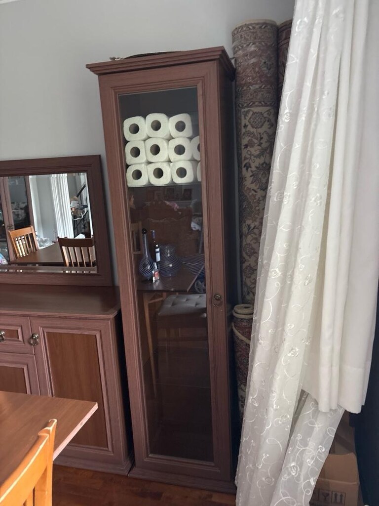 Cam kapaklı ve raflı vitrin - 4