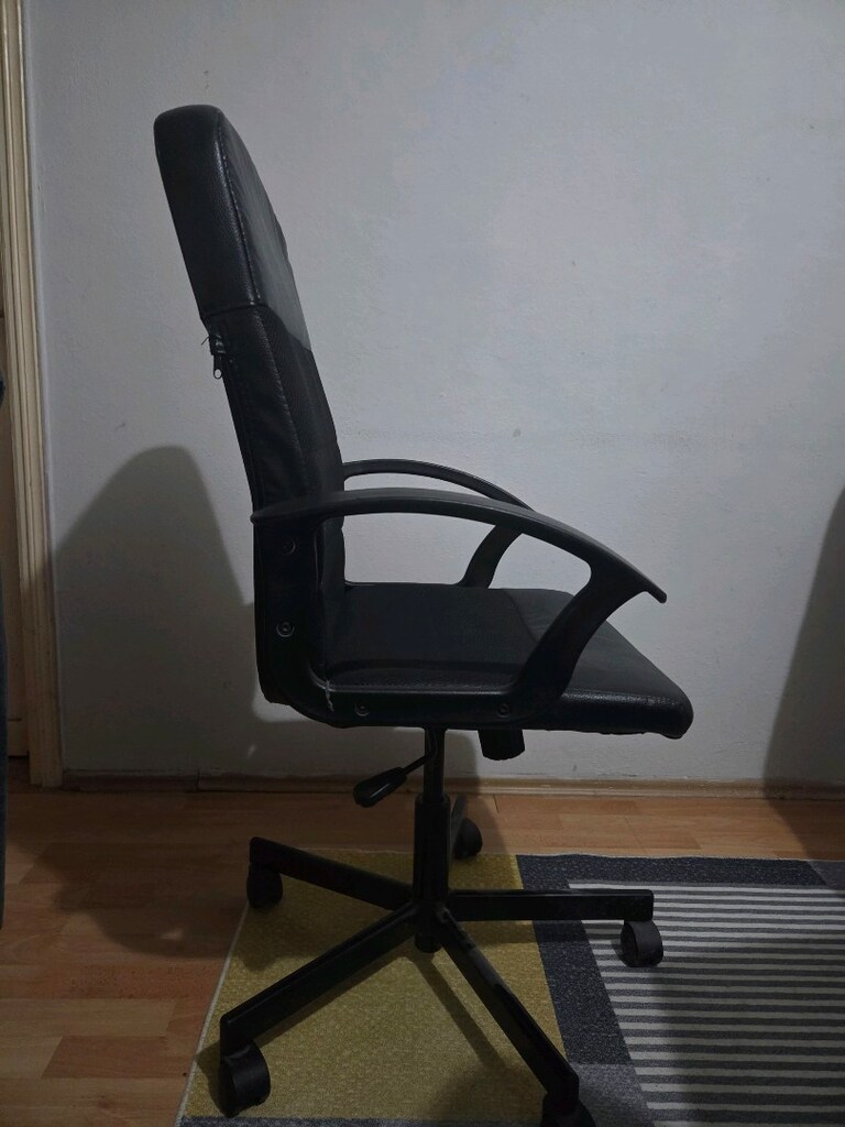 Temiz Kullanılmış Siyah Deri Koltuk - 2