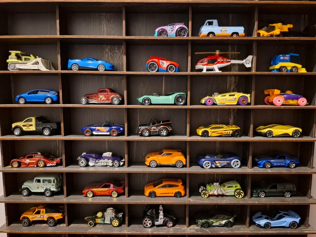 Hot Wheels & Matchbox + Ahşap Standı - 3
