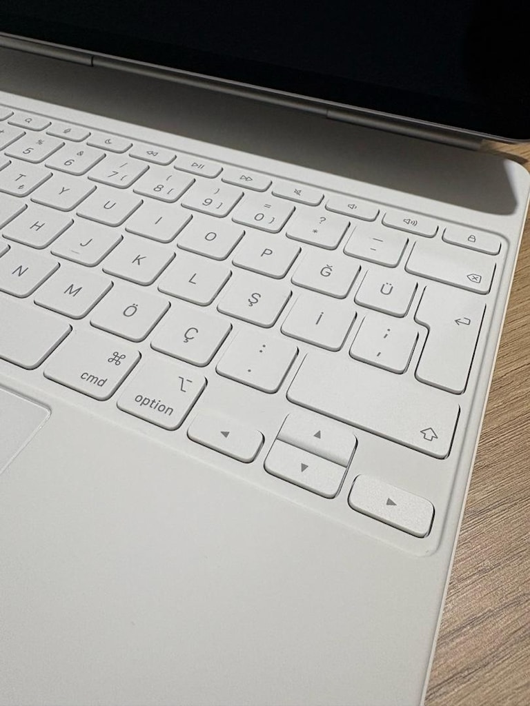 iPad Air m3 13 Inç & Magic Keyboard - 3