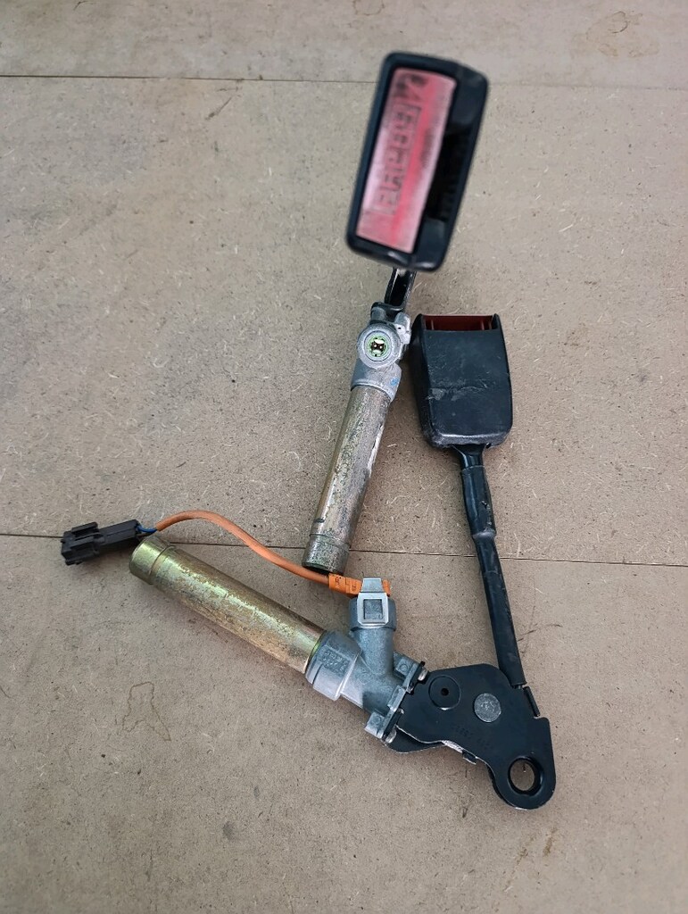 PEUGEOT 406 ÖN SAĞ, SOL EMNİYET KEMER TUTUCULARI - 3