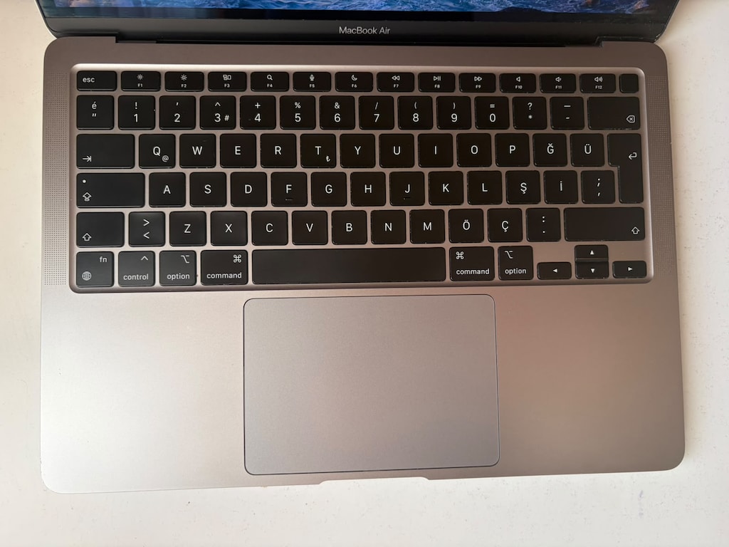 Apple MacBook Air M1 - 8GB / 256GB - Sorunsuz - 8
