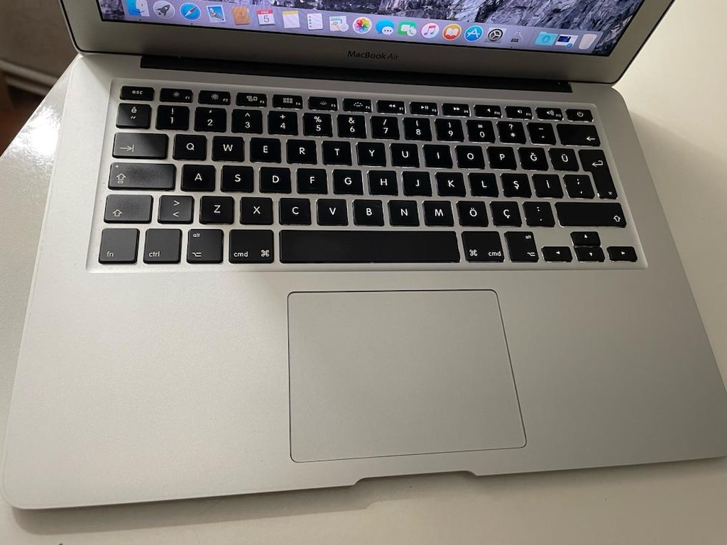 MacBook Air 13inc intel core i5 4Ram 256GB SSD - 4
