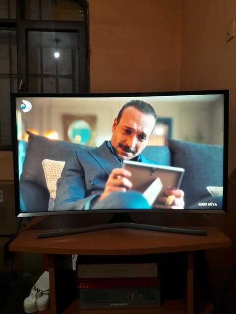 SAMSUNG İNTERNETLİ TV UYDULU 82 EKRAN OVAL EKRAN TEMİZ