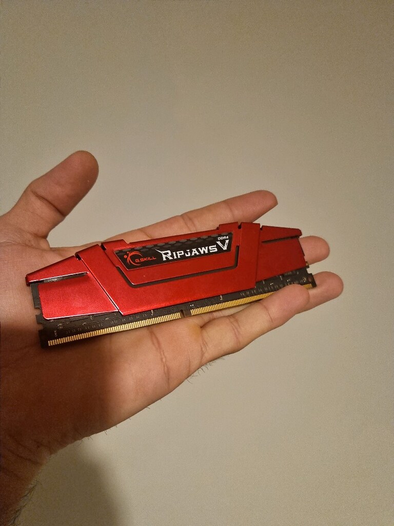 Gskill Ripjaws Ddr4 3000MHZ 8GB - 2
